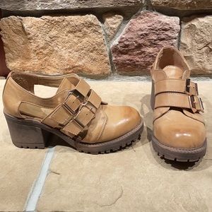 Tan Mary Jane style platform shoes with buckles, size 8.5